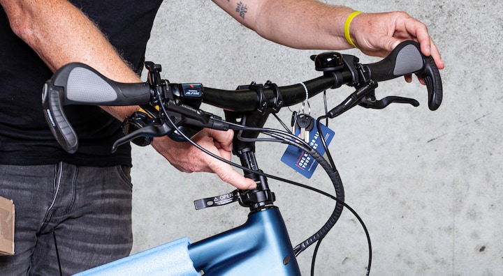Trekking_e-bike_schritt_2-klein